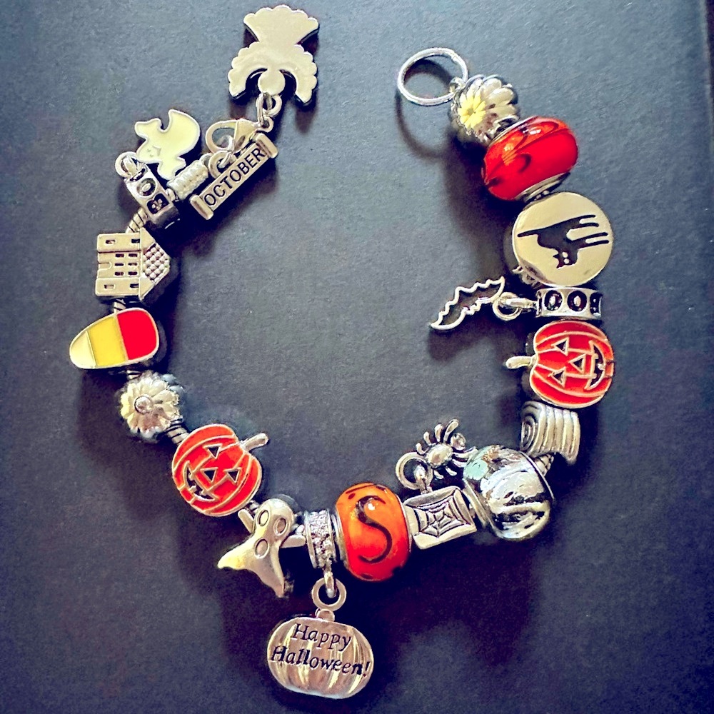 🎃 Willabee & Ward October Bracelet – Spooktacular Style! 👻 Bracelet of the Month
